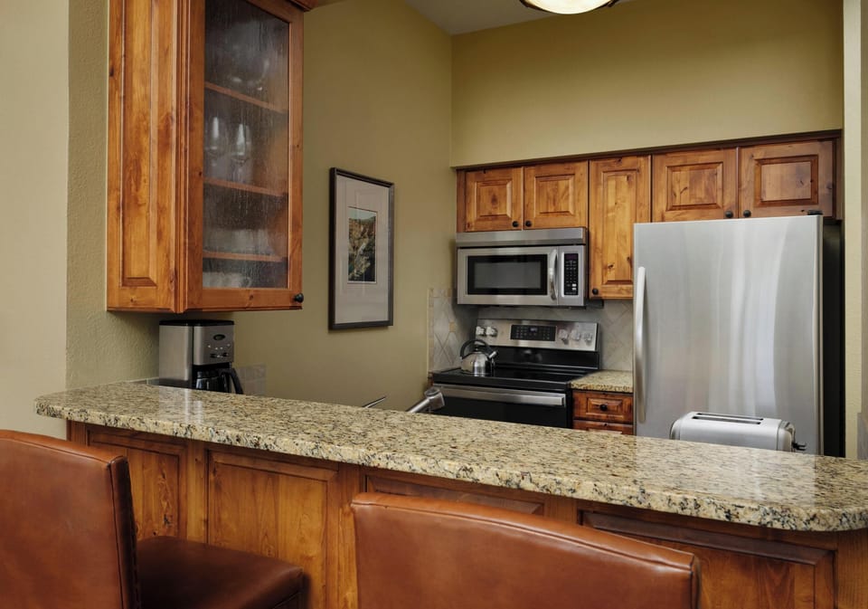 Villa, 2 Bedrooms | Private kitchen | Microwave, stovetop, coffee/tea maker, toaster