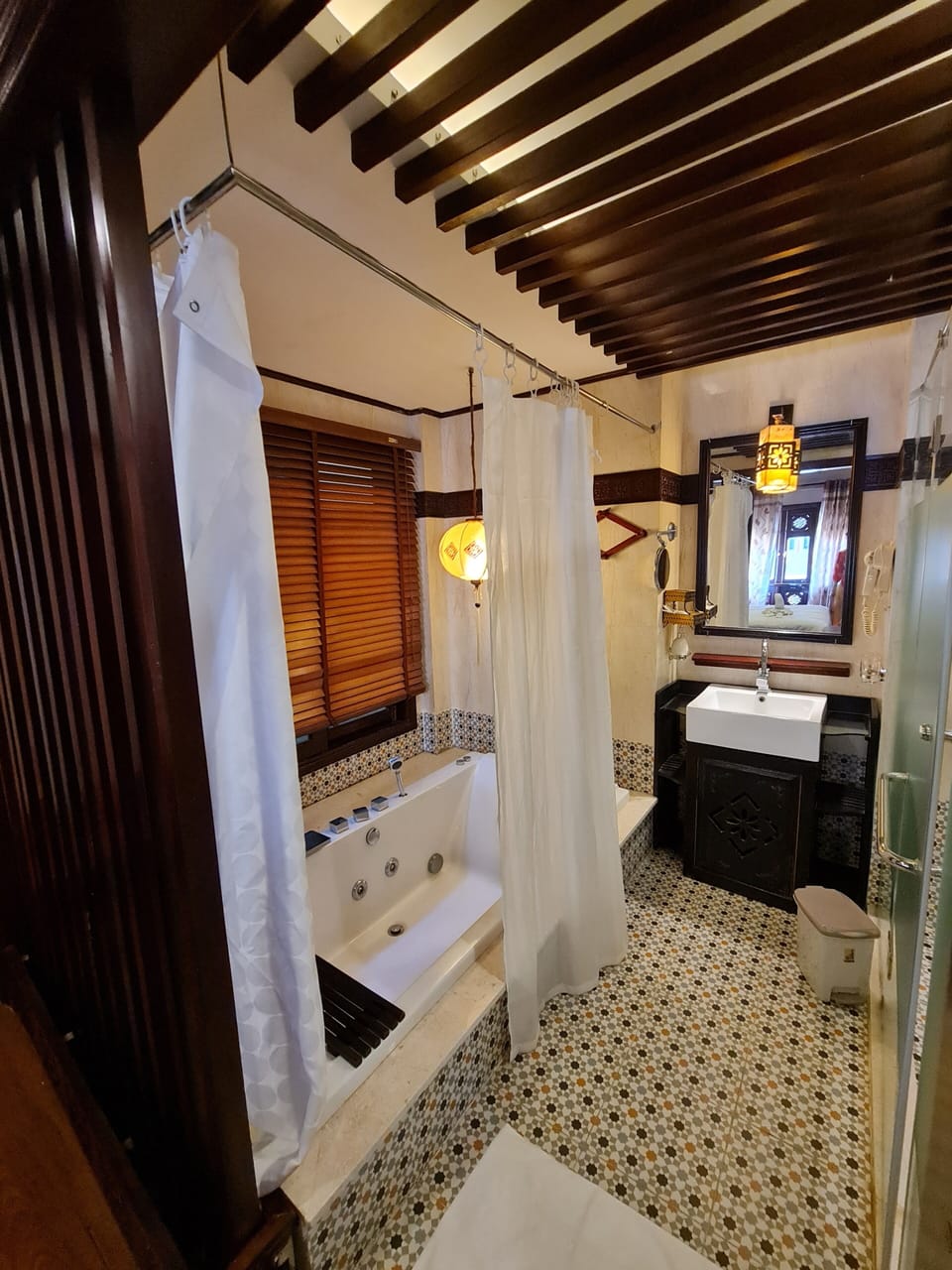 Deluxe Room, Pool View | Bathroom | Combined shower/tub, rainfall showerhead, free toiletries, hair dryer