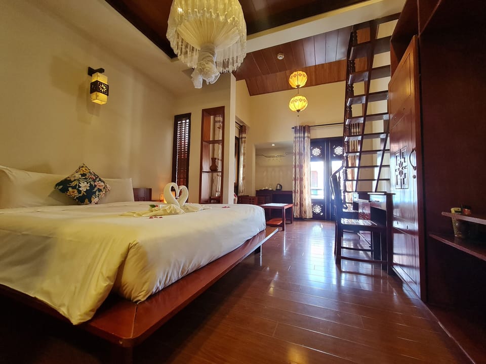 Family Room, 2 Bedrooms | Living area | 32-inch LCD TV with cable channels, TV, fireplace
