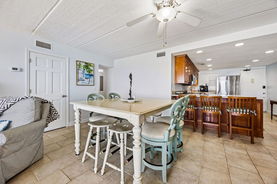 9-web-or-mls-3240 S Fletcher Ave 668 (7 of 37)