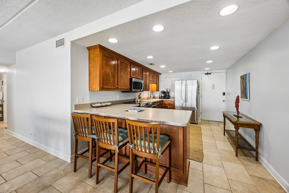 12-web-or-mls-3240 S Fletcher Ave 668 (10 of 37)