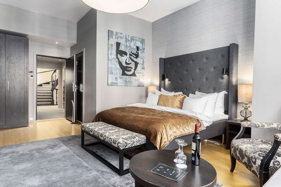 Superior Room, 1 King Bed, Non Smoking | Premium bedding, pillowtop beds, minibar, laptop workspace
