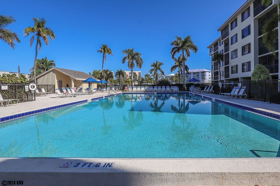 Santa Maria Harbor Condominiums has one of the largest heated pools on the island