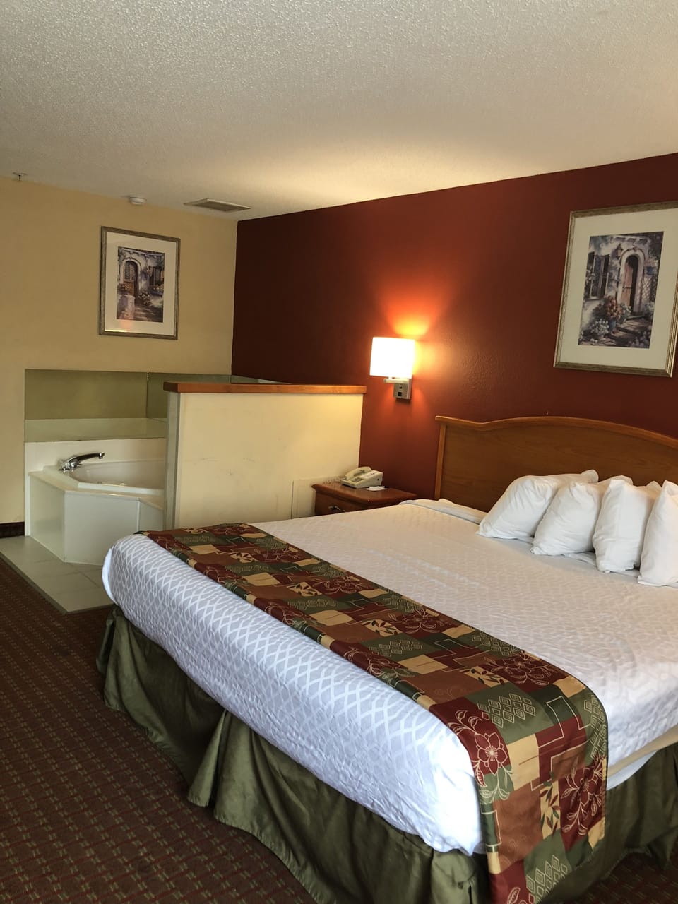 Premium Room, 1 King Bed, Smoking, Jetted Tub | Iron/ironing board, free WiFi, bed sheets