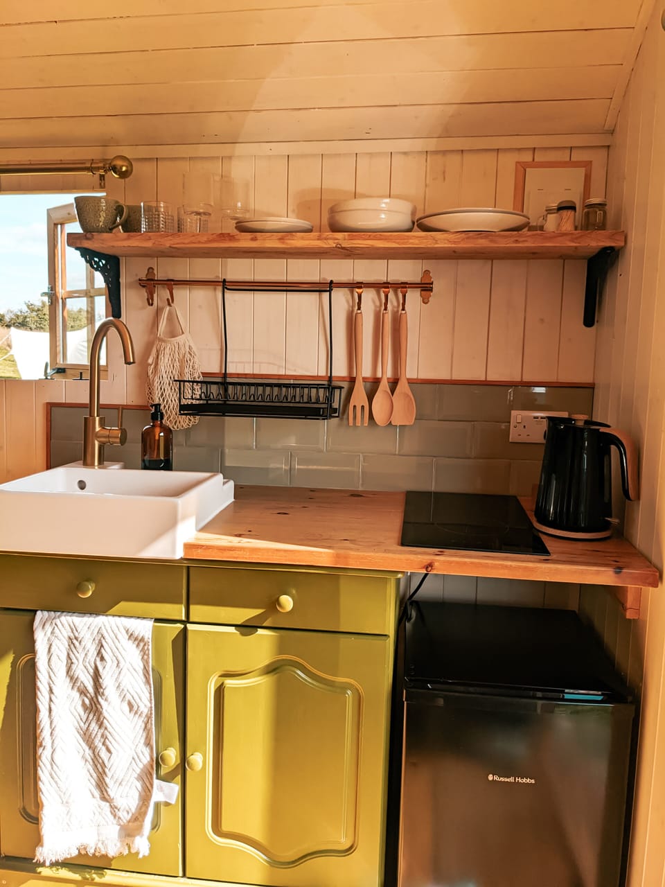 Cabin | Private kitchen | Fridge, stovetop, electric kettle