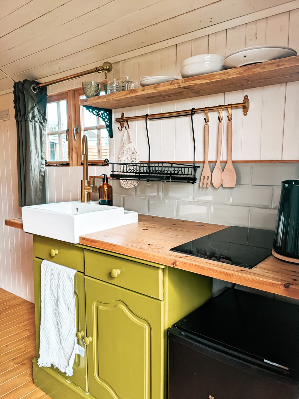 Cabin | Private kitchen | Fridge, stovetop, electric kettle