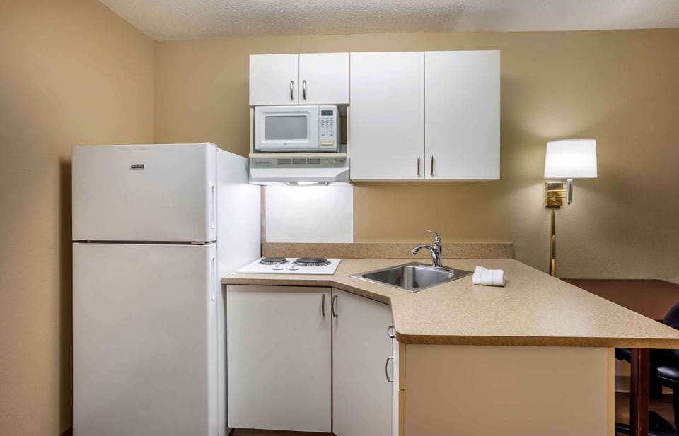 Studio, 1 Queen Bed, Non Smoking | Desk, blackout drapes, iron/ironing board, bed sheets