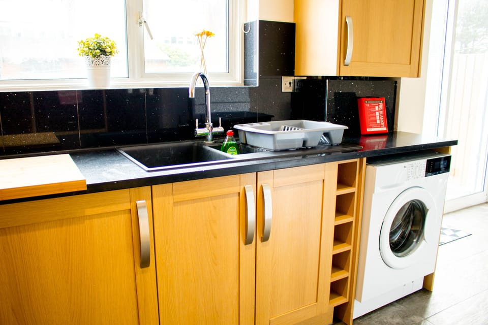 House | Private kitchen | Fridge, microwave, oven, stovetop