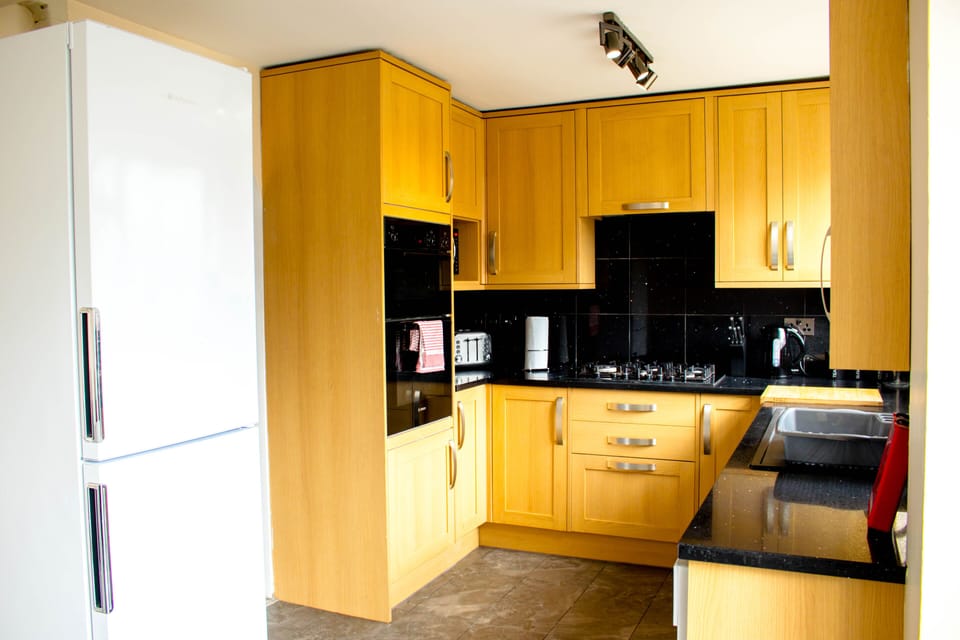 House | Private kitchen | Fridge, microwave, oven, stovetop