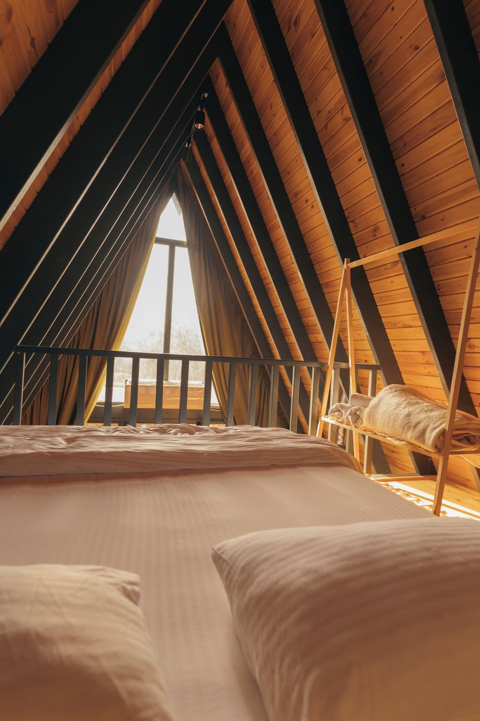 Bungalow, Private Pool, Mountain View | Premium bedding, laptop workspace, soundproofing, free WiFi
