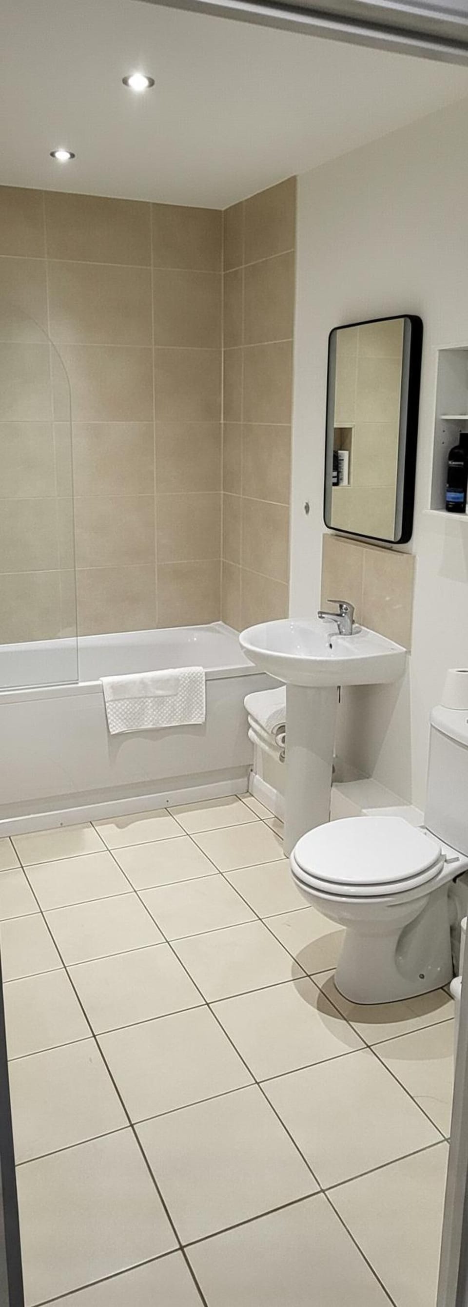 Combined shower/tub, deep soaking tub, free toiletries, hair dryer