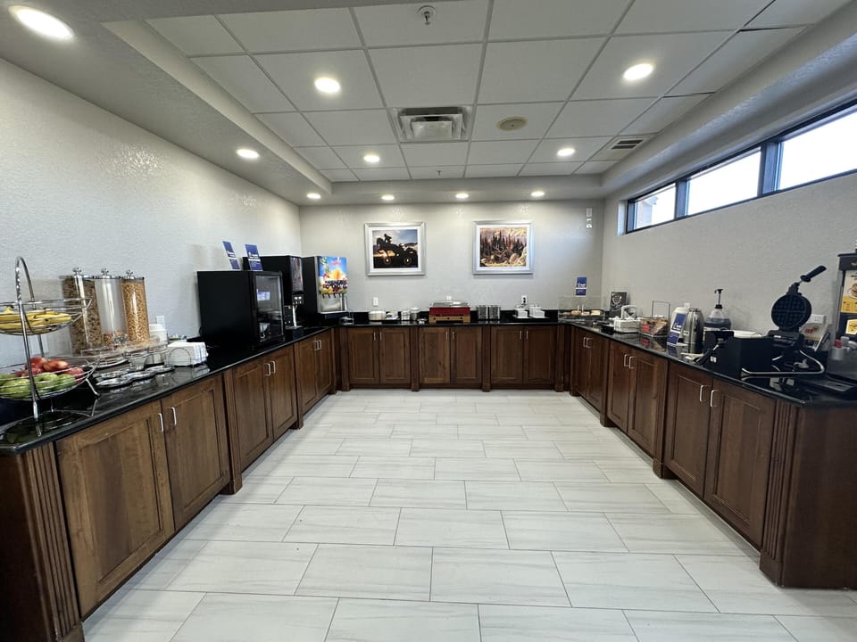 Free daily buffet breakfast