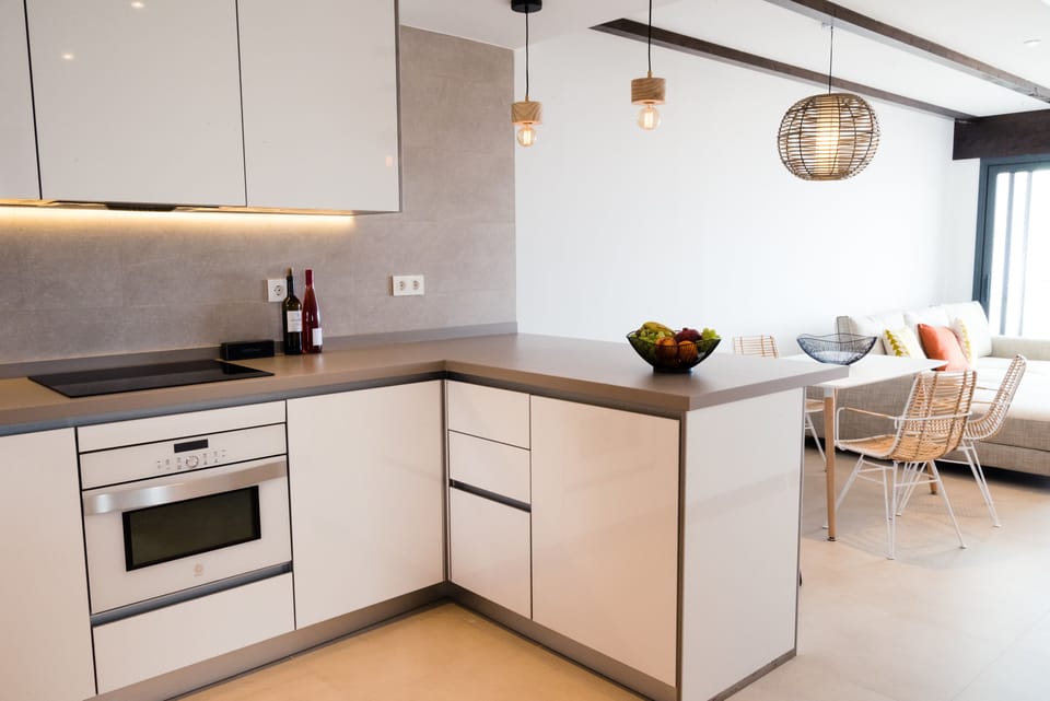 Superior Apartment, 2 Bedrooms, Sea View, Ground Floor (Sin Acceso Spa) | Private kitchen | Fridge, microwave, oven, stovetop