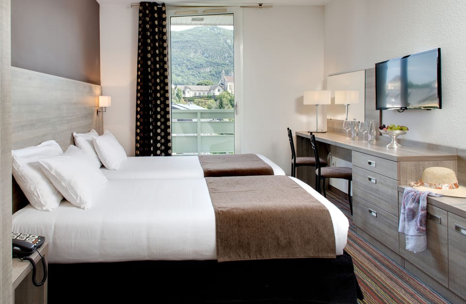 Twin Room | Premium bedding, in-room safe, desk, WiFi (free)