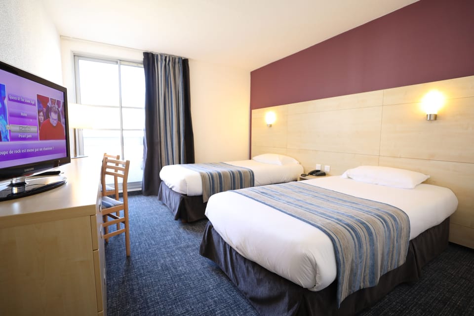 Twin Room | In-room safe, desk, blackout drapes, soundproofing