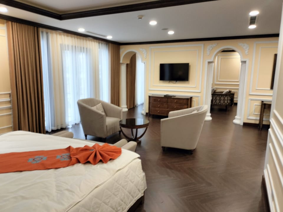 Presidential Double Room Single Use | Hypo-allergenic bedding, minibar, in-room safe, laptop workspace
