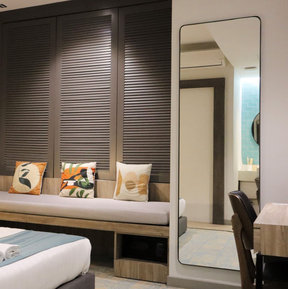 Standard Room | In-room safe, desk, laptop workspace, iron/ironing board