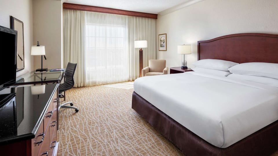Premium bedding, in-room safe, desk, laptop workspace