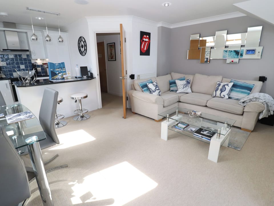 Cottage | Living area | TV