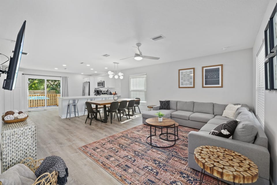Coastal living space designed for relaxing beach stays