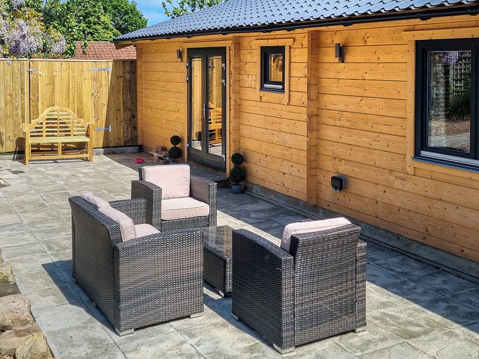 Sitting-out-area | West End Lodge, Ulrome
