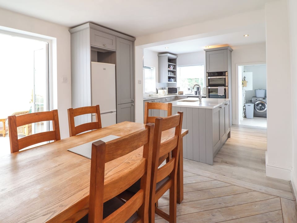 Cottage | Dining