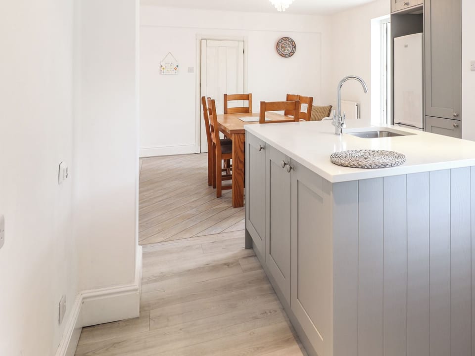 Cottage | Private kitchen | Fridge, dishwasher, electric kettle, toaster