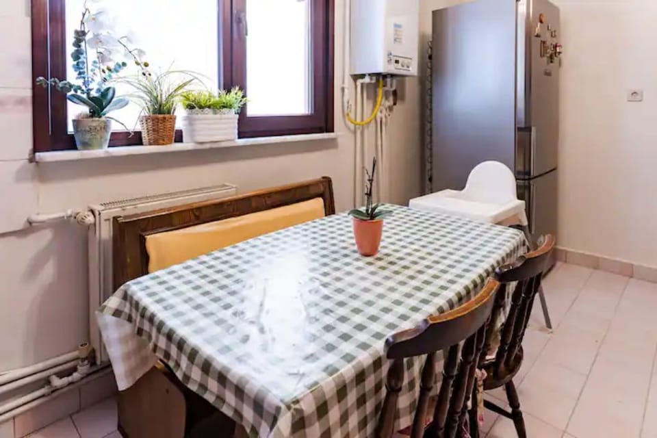 Kitchen table