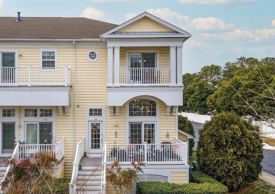 End-unit home with balcony and front porch for privacy and relaxtion. 