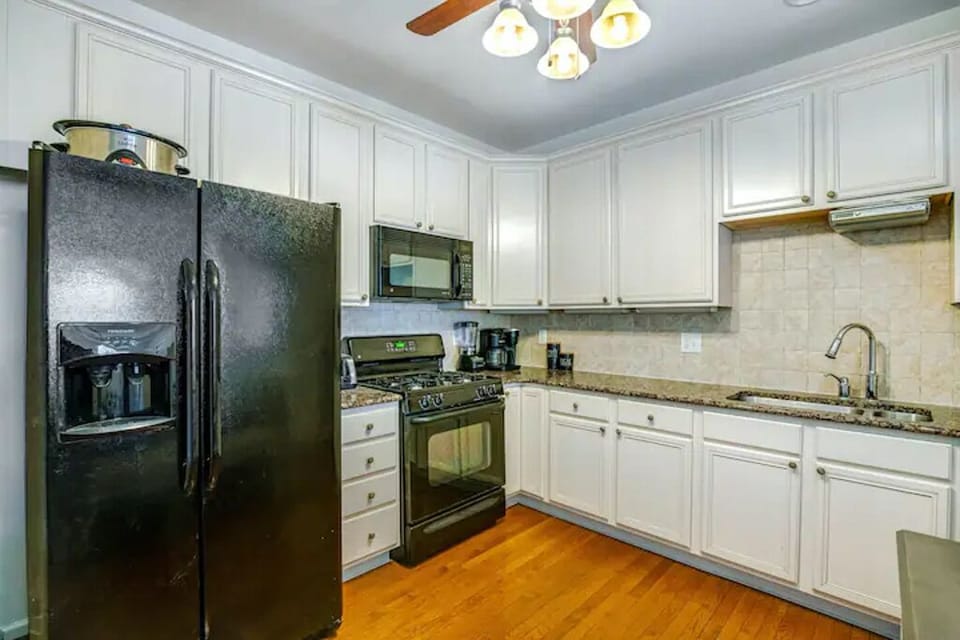 Access to Keurig and drip coffee options.