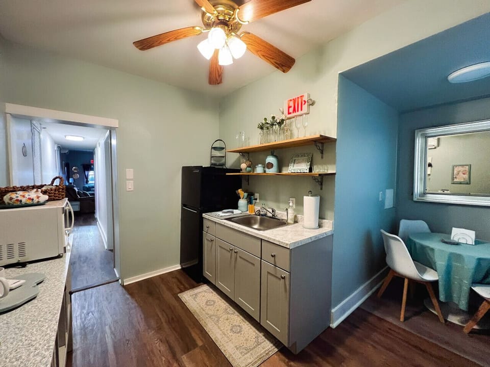 Kitchen and breakfast nook