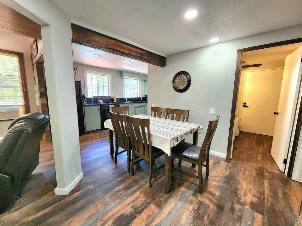 The dining room has a table that can comfortably seat six people. The open floorplan makes for great conversation while cooking your favorite meals!