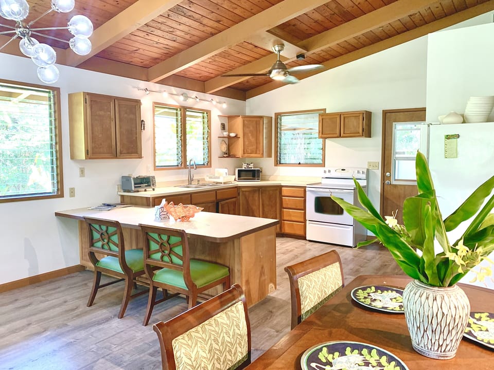 Entertaining Kitchen with breakfast bar.