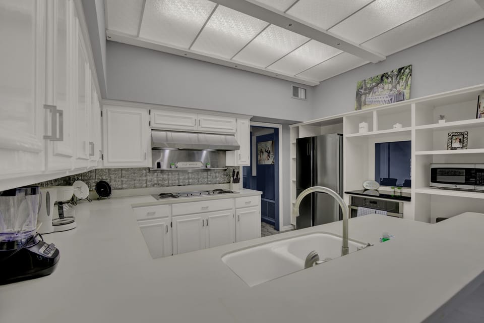 Fully Stocked kitchen