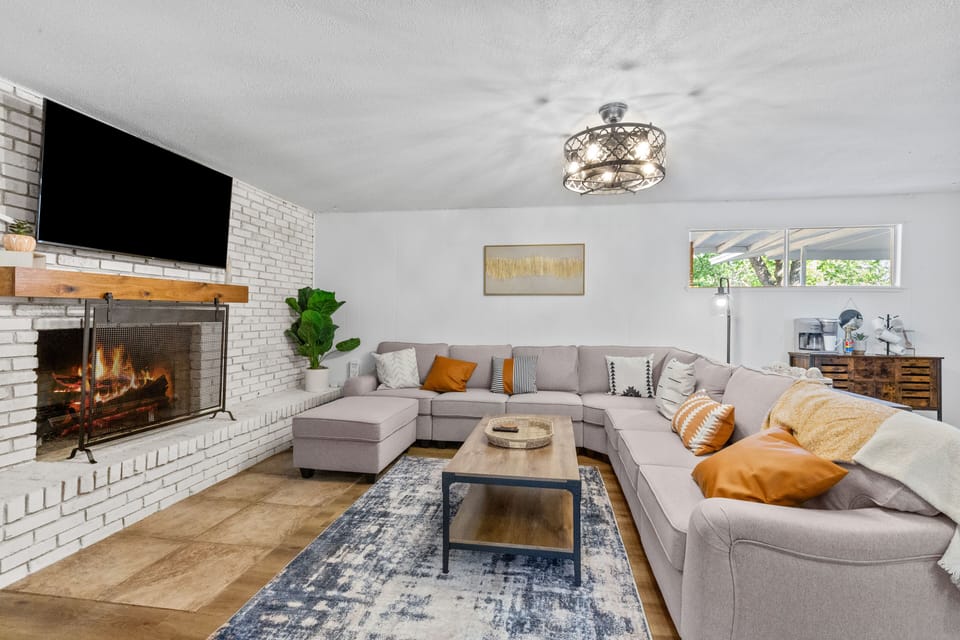 Cozy living room area perfect for gathering with easy electric fireplace!