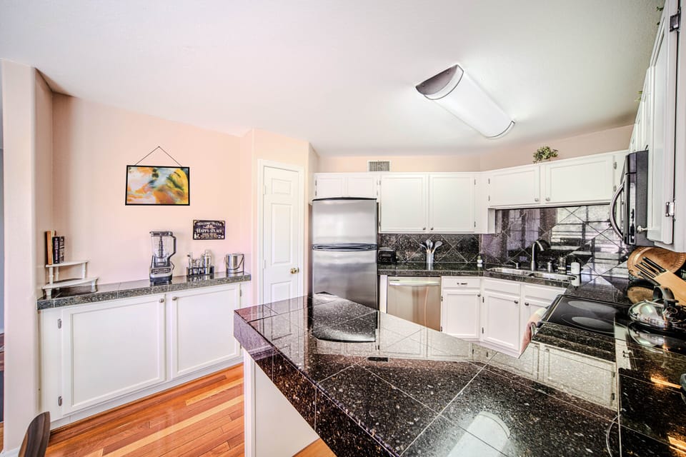 Need room to cook? Well-appointed kitchen has plenty of counter space.