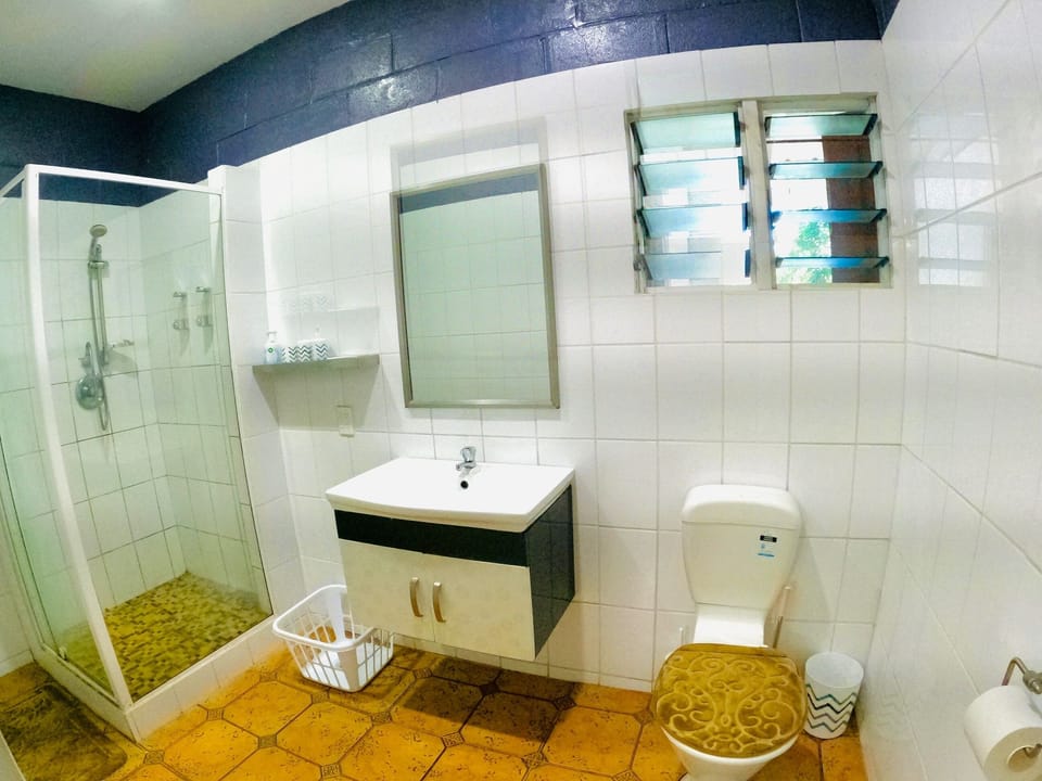 En-suite bathroom for King bedroom 