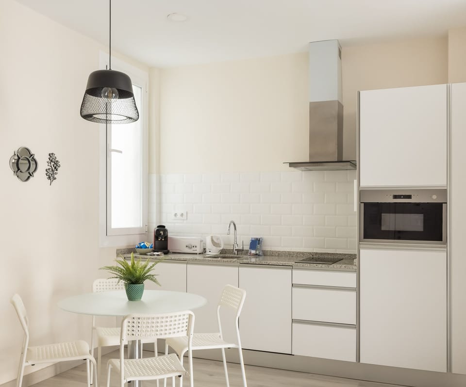City Apartment, 2 Bedrooms, City View | Private kitchen | Fridge, microwave, oven, stovetop