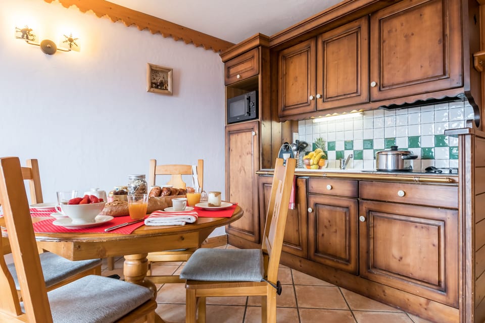 Appartement 5 personnes - 1 chambre + 1 coin nuit - Balcon | Private kitchenette | Fridge, microwave, stovetop, dishwasher