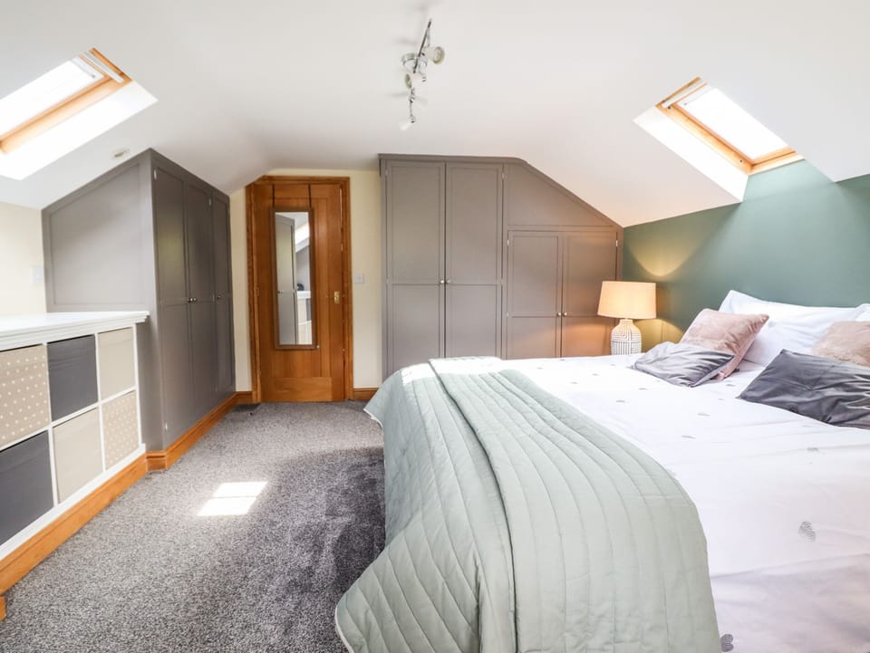 2 bedrooms, individually decorated, individually furnished, free WiFi