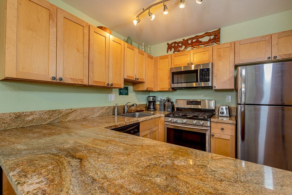 A fresh island kitchen made for simple Maui living