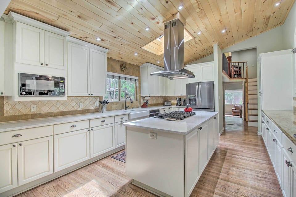 Kitchen | Coffee Maker | Toaster | Spices | Crockpot | Blender