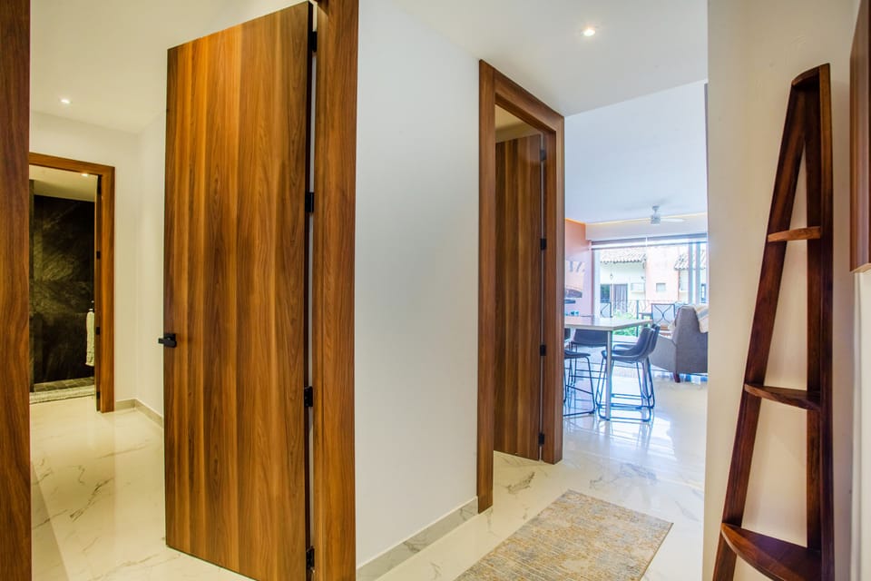 Hall entrance to the condo