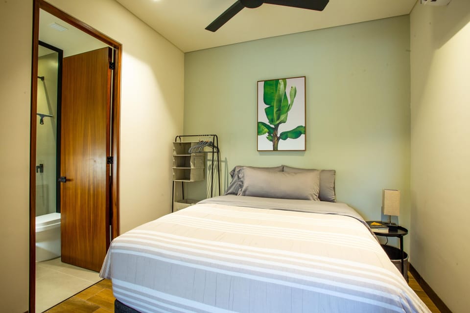 Guest bedroom with an ensuite full bathroom