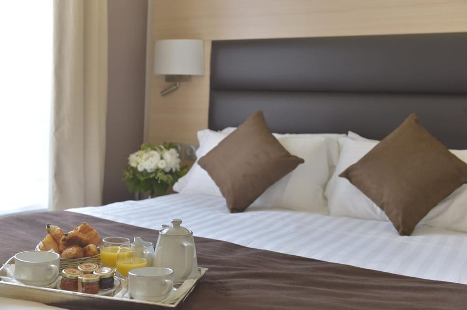 Premium bedding, minibar, in-room safe, soundproofing