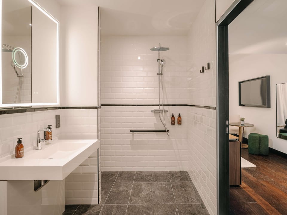 Bathroom shower