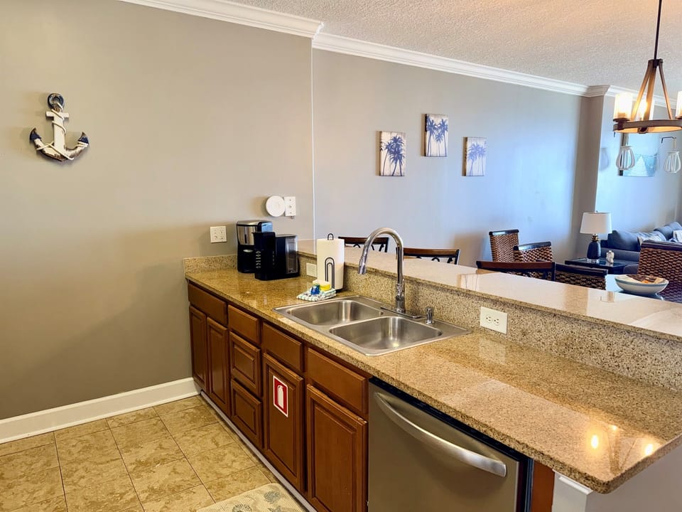 Fully Equipped Kitchen—Granite counters, new stainless steel appliances, breakfast bar seating, and both regular & K-Cup coffee makers!