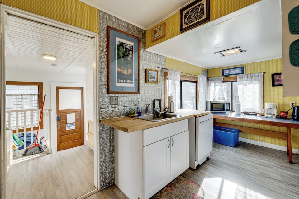 Kitchen | Cooking Basics | Dishwasher | Drip Coffee Maker | 1st Floor