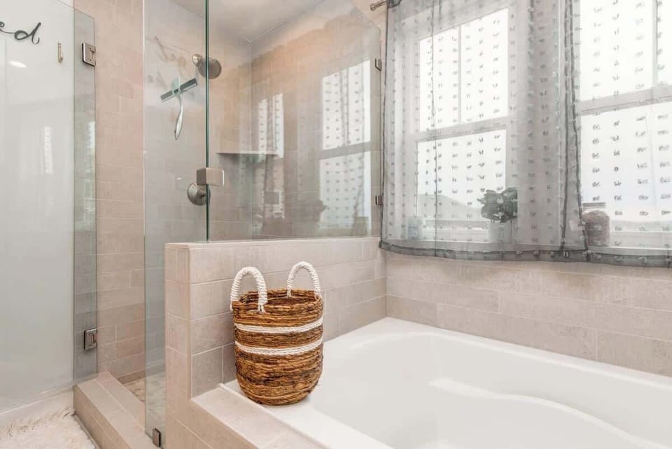 Third Floor Primary Bathroom Shower & Tub