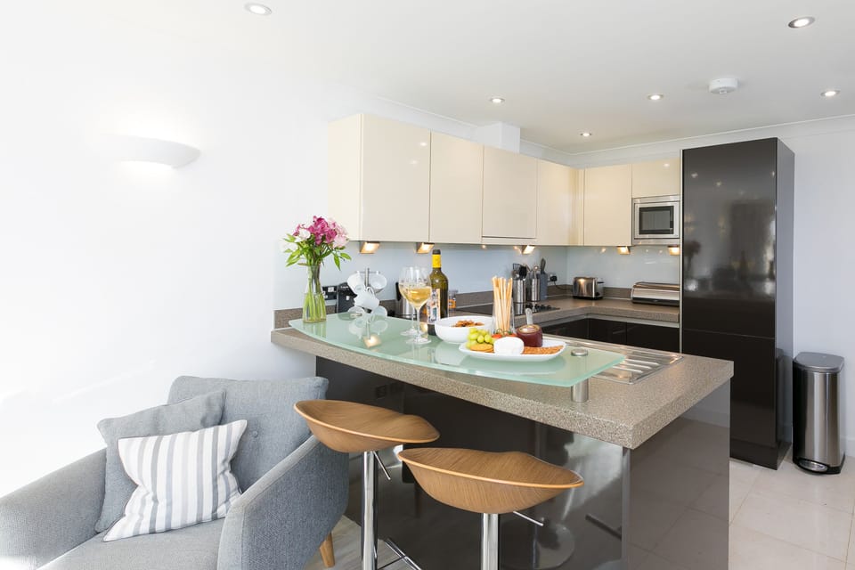 Cottage | Private kitchen | Fridge, dishwasher, electric kettle, toaster